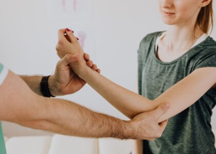 Nowoczesna reumatologia w Pruszkowie – jak skutecznie dbać o zdrowie stawów